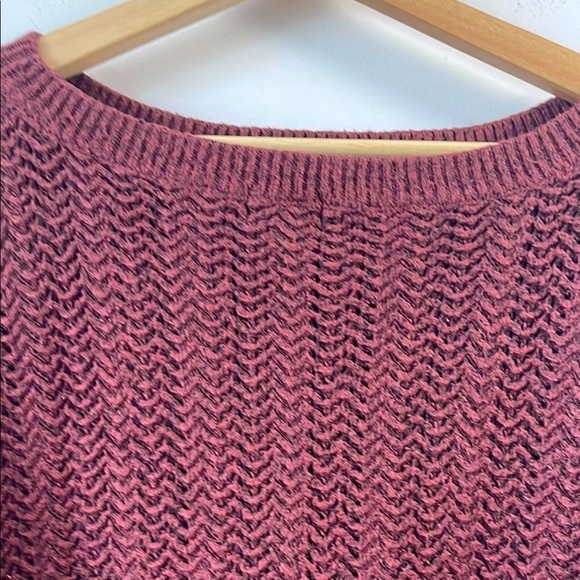 Red Crew Neck Sweater with Soft Knit Texture - Picture 4 of 9